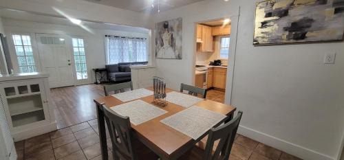 Harbor Gateway North Apartment | Private 3 bedroom Home in Los Angeles-Gardena, California