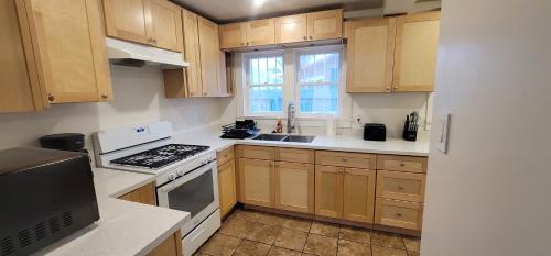 Harbor Gateway North Apartment | Private 3 bedroom Home in Los Angeles-Gardena, California