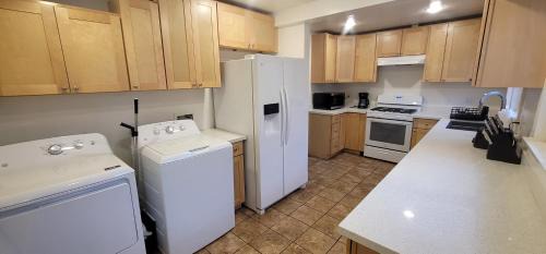 Harbor Gateway North Apartment | Private 3 bedroom Home in Los Angeles-Gardena, California