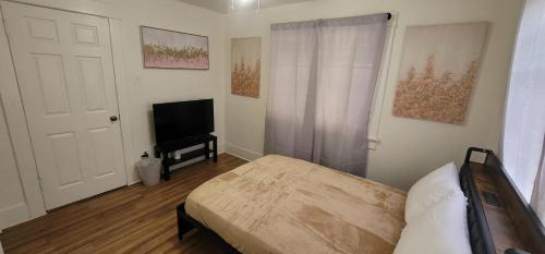 Harbor Gateway North Apartment | Private 3 bedroom Home in Los Angeles-Gardena, California