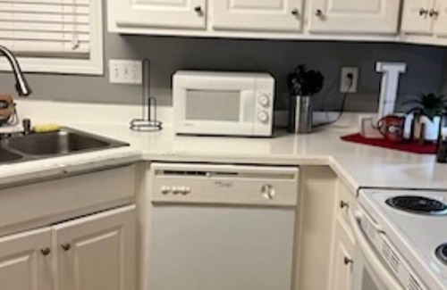 Athens House | Private 3-Bedroom Home minutes away from UGA!