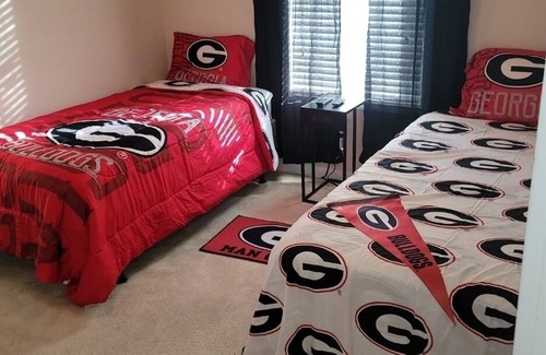 Athens House | Private 3-Bedroom Home minutes away from UGA!