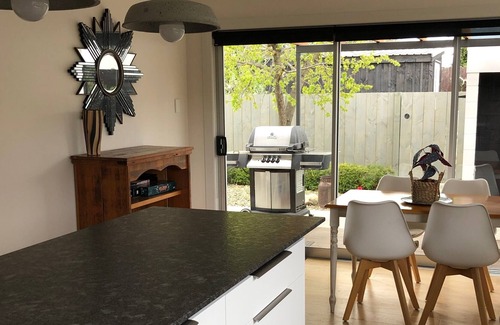 Lowburn House | Private 3 bedroom house in Old Cromwell. 2 min to the lake.