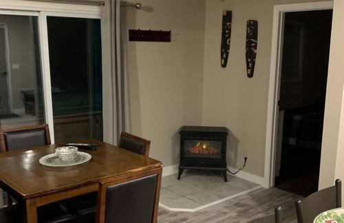 East Kootenay House | Private 3 bedroom house, pet friendly, in the heart of the mountains w/hot tub!
