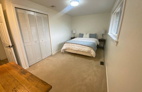 Roseburg Cabin | Private 3-bedroom lodge in Sutherlin with views, WiFi.