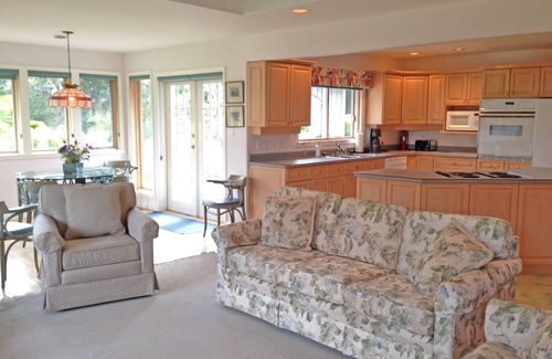 Mill Bay House | Private 3 Bedroom Ocean View Home, Cowichan Valley