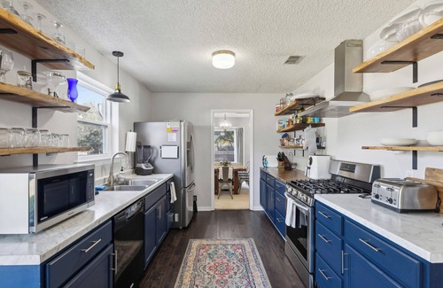 Cleburne House | Private 3 BR Unit + Pool - Connected Owner's Unit - Sleeps 8
