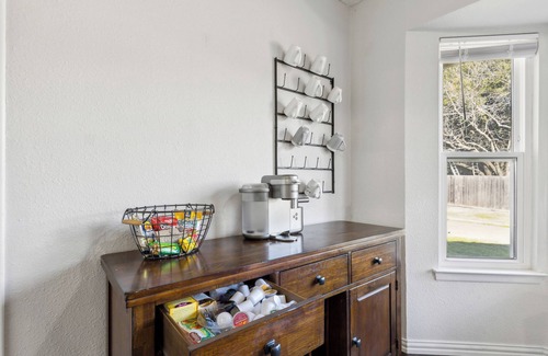 Cleburne House | Private 3 BR Unit + Pool - Connected Owner's Unit - Sleeps 8