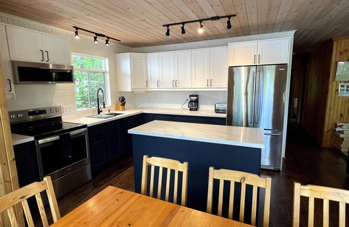 Gravenhurst Cottage | Private 3 Cottage Family Compound in Gravenhurst