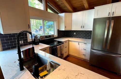 Gravenhurst Cottage | Private 3 Cottage Family Compound in Gravenhurst
