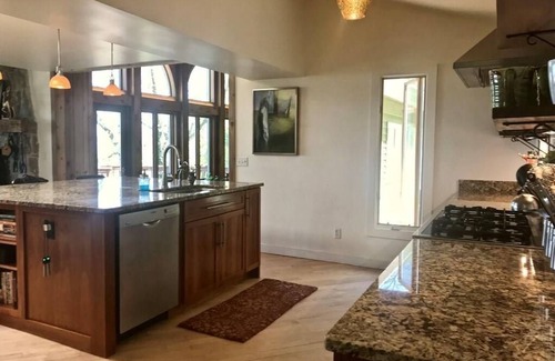 Naples House | Private 3Bd3.5Ba w/Lake View, Pool, Hot Tub, Fast Wi-Fi 🐶