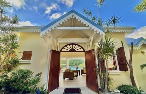 Almond Grove House | Private 3bdr ocean view villa