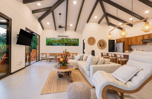 Valle Pura Vida House | Private 3Bdrm 3.5Ba Jungle Home w/Pool near Manuel Antonio