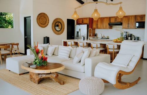 Valle Pura Vida House | Private 3Bdrm 3.5Ba Jungle Home w/Pool near Manuel Antonio