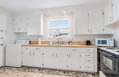 North Charleston House | Private 3BR- Mins to Park Circle and I-26- Large Backyard