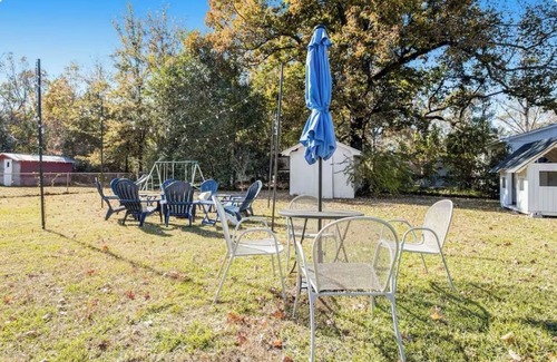 North Charleston House | Private 3BR- Mins to Park Circle and I-26- Large Backyard
