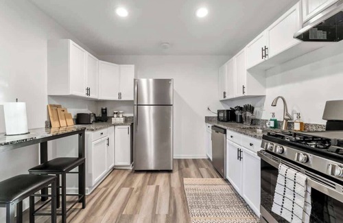 Bolingbrook House | Private 3BR w/Backyard | LCP Collection