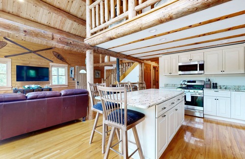 Scarborough House | Private 3BR waterfront home, hot tub, pool table, sandy beach, BBQ, w/d, wifi
