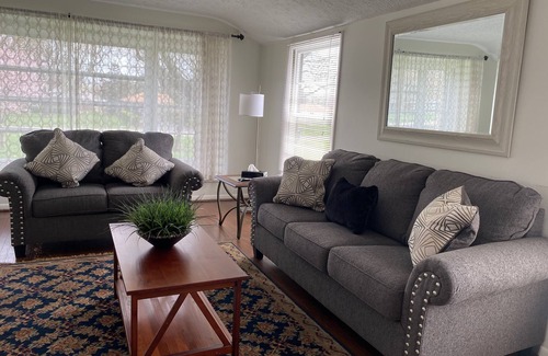 Wayne House | Private 4 BDRM- 2 BATHS house, 5 Miles from Downtown #7 ❤️