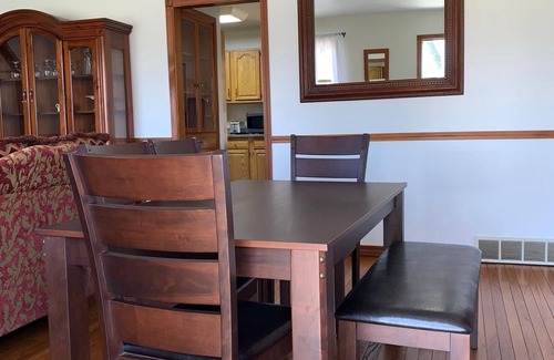 Wayne House | Private 4 BDRM -3 BTHS House, 5 Miles from Downtown # 5❤️