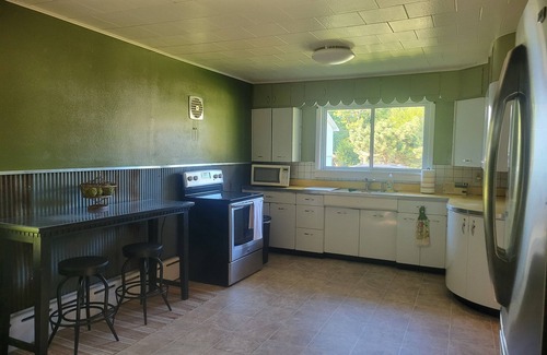 Chelsea House | Private, 4-bedroom country house in Chelsea. Located on the Iowa River.