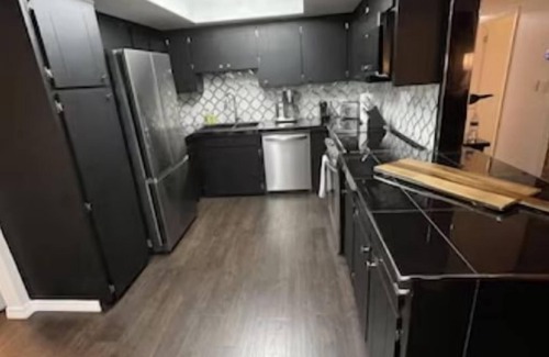 Longwood House | Private 4-Bedroom home with pool! The luxury neighborhood of Markham Woods.