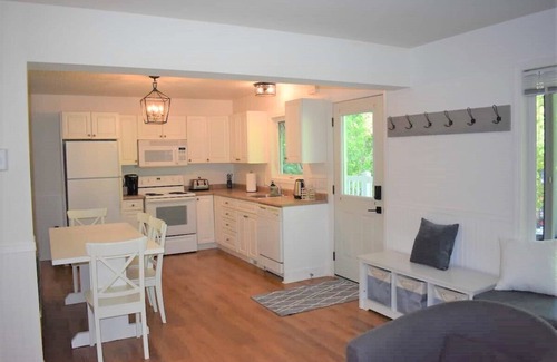 Tobermory House | Private 4 Season Home Steps To Downtown Tobermory