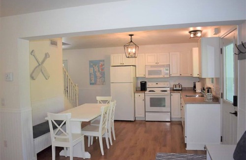 Tobermory House | Private 4 Season Home Steps To Downtown Tobermory