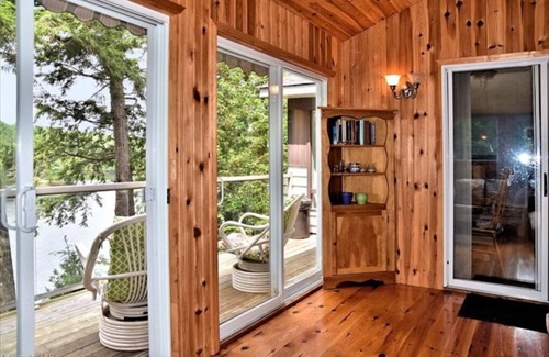 Minden Cottage | Private 4 Season Waterfront Cottage - 2 hrs from TO -Great Swimming/FAST WI-FI
