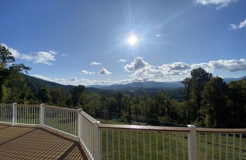 Waynesville House | Private 48 Acre Mountain Estate overlooking Lake Junaluska