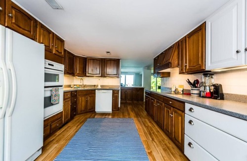 Bridgman House | Private 4BR/2BA on Lake Michigan
