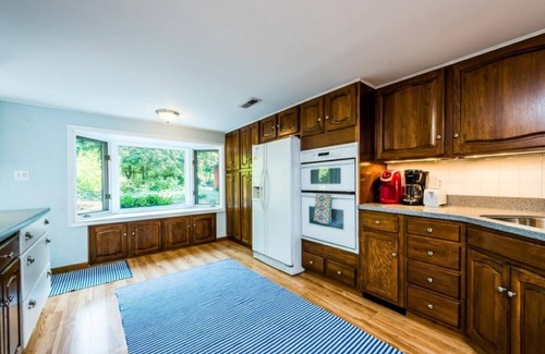 Bridgman House | Private 4BR/2BA on Lake Michigan