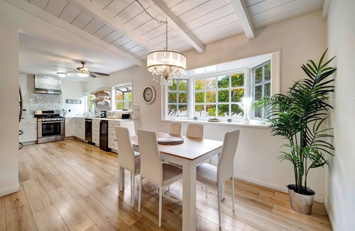 Woodland Hills House | Private 4BR+Guest Estate W/Pool, Piano, & Games!