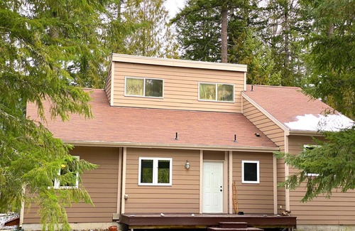 Mineral House | Private 5 Acres on Nisqually River, 2 King Beds