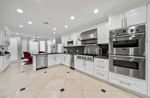 Encino House | Private 5 bed/6bath Encino Estate W/Pool