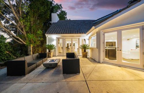 Encino House | Private 5 bedroom 6 bathroom Encino Estate With Pool and Jacuzzi