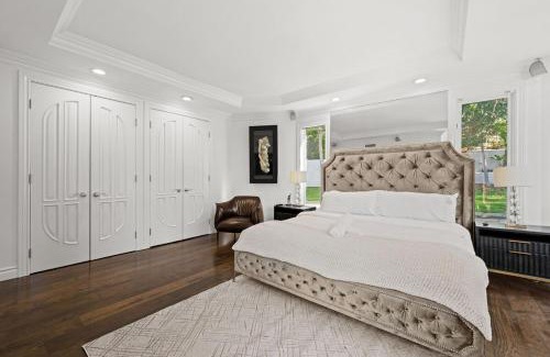 Encino House | Private 5 bedroom 6 bathroom Encino Estate With Pool and Jacuzzi
