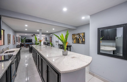 Cerro Plano House | Private 5-bedroom house with pool, 50 yards from the beach