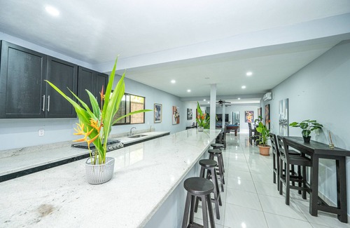 Cerro Plano House | Private 5-bedroom house with pool, 50 yards from the beach