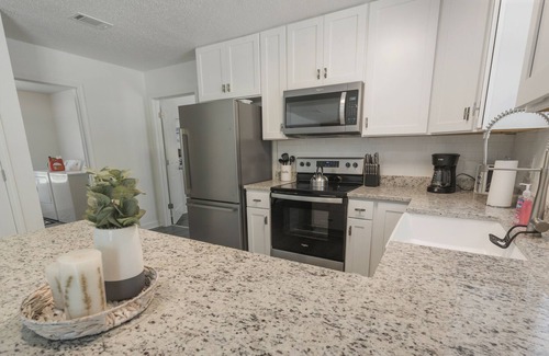 Saint Elmo House | Private 5 BR Vacation Home on Skyline