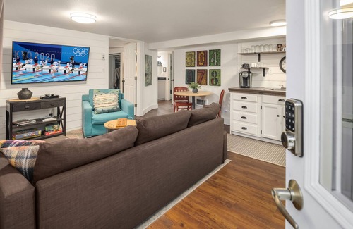 Three Tree Point Apartment | Private 5 Star One Bedroom Bungalow near the Airport/Ocean and 15 min to Seattle