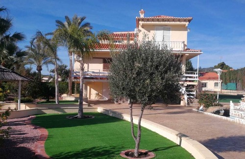 Olocau Villa | Private 6 Bedroom House with WIFI, Private Pool and Tennis Court
