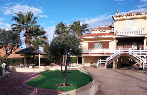 Olocau Villa | Private 6 Bedroom House with WIFI, Private Pool and Tennis Court