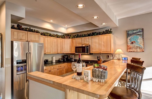 Warrior's Mark Condo | Private 6-Per Hot Tub & Private Garage - 5 Min Walk to Lifts & Town -New Remodel