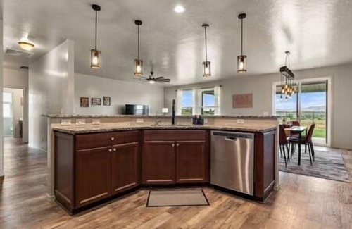 Caldwell House | Private 7-Acre Wine Trail Estate near Lake Lowell