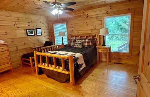Banner Elk Cabin | Private 7 bedroom/6 bathroom log-cabin in Banner Elk, with WiFi,