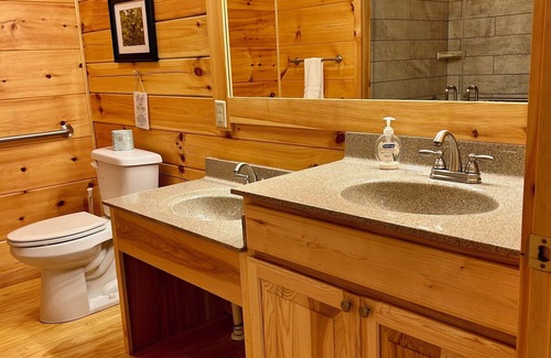 Banner Elk Cabin | Private 7 bedroom/6 bathroom log-cabin in Banner Elk, with WiFi,