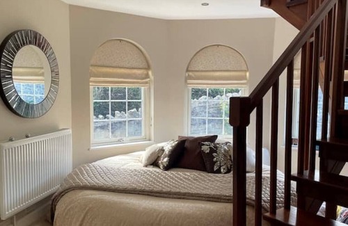Cardiff House | Private 7-bedroom villa with hot-tub, heated pool and bar.