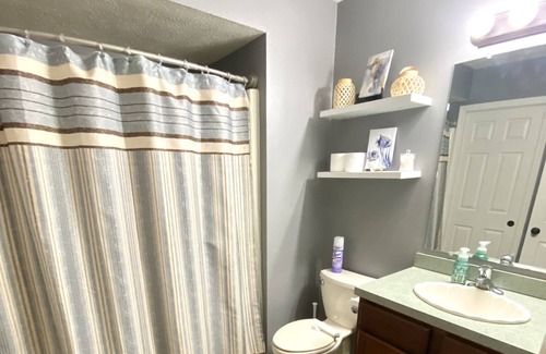Lincoln House | Private 8 Guest 3bd 2b Home, Hot Tub, Near Downtown+I-80
