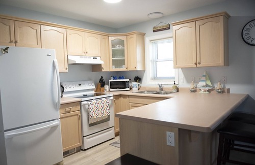 Amherstburg House | Private 800 sq ft Luxurious apartment/separate entrance.